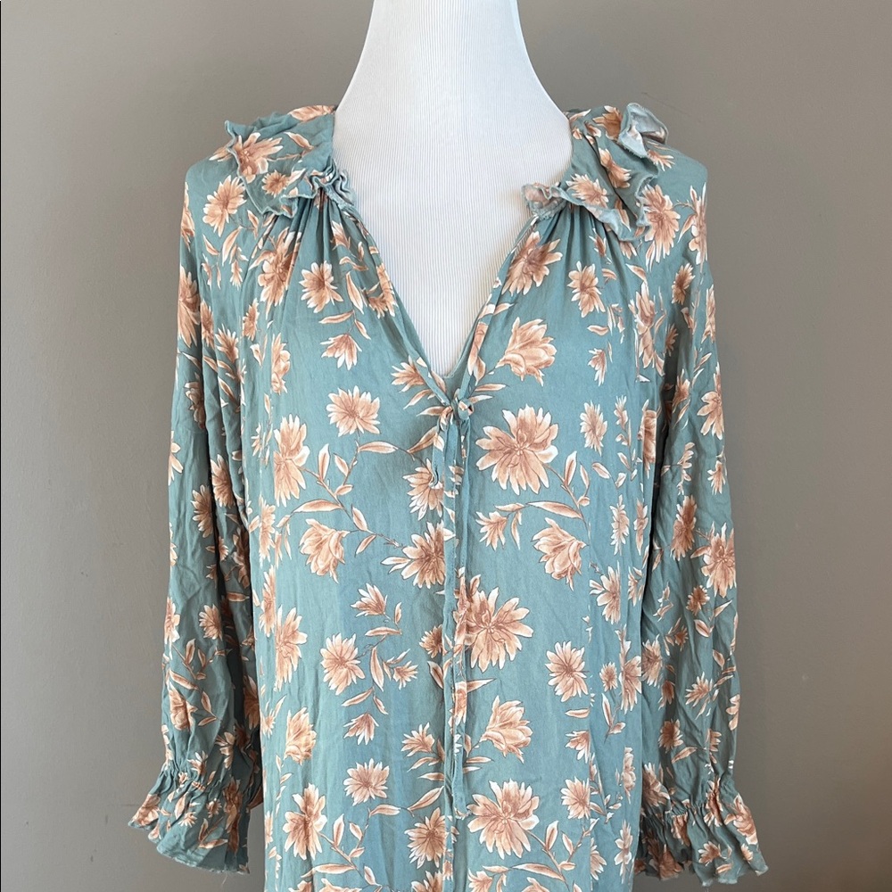Boho Floral Tiered Long Sleeve Maxi Dress - Pale Blue Floral - Picture 3 of 9